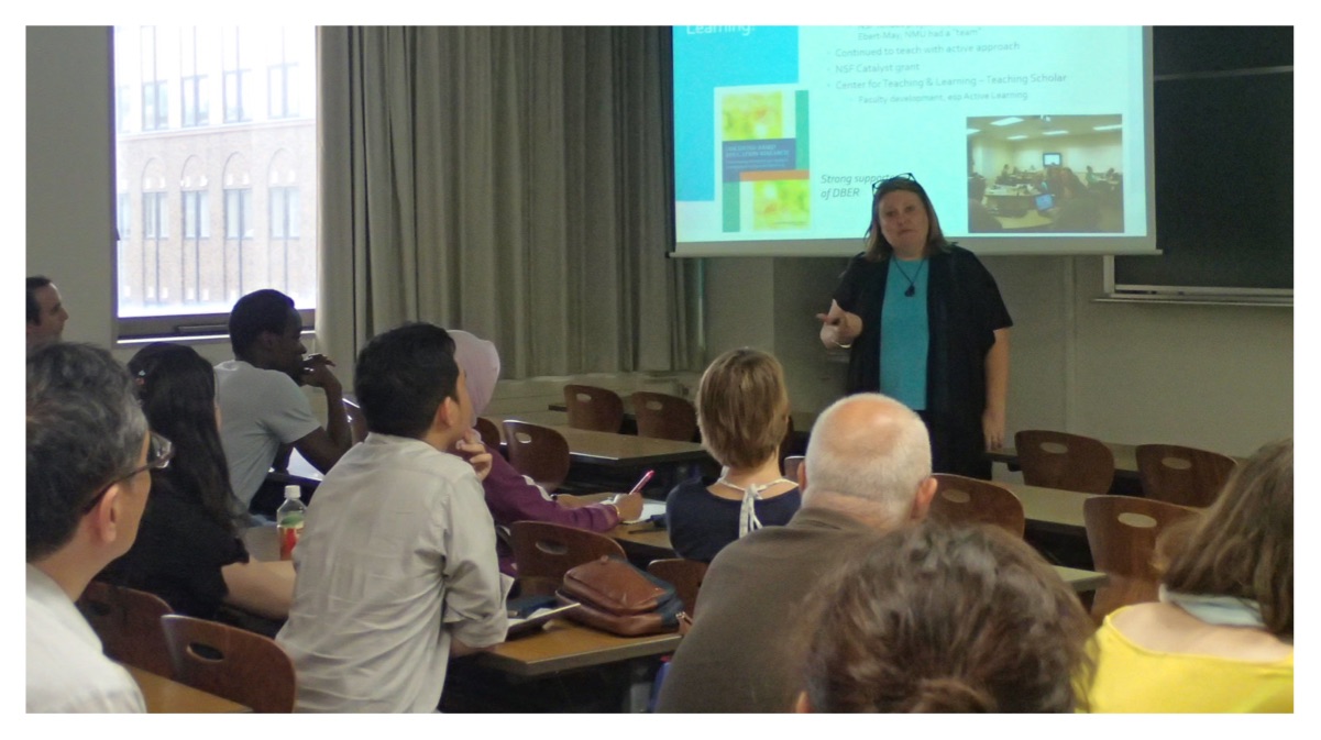 Jill giving a lecture on active learning at the Faculty of Science