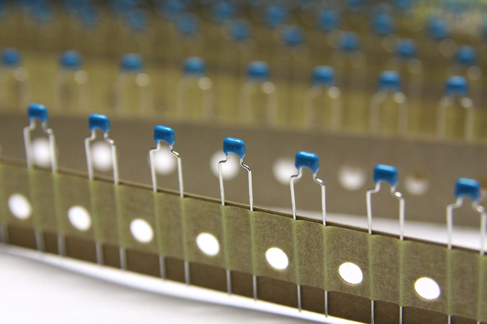 Blue ceramic capacitor (image)