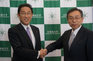 Foreign Minister Kishida and President Nawa