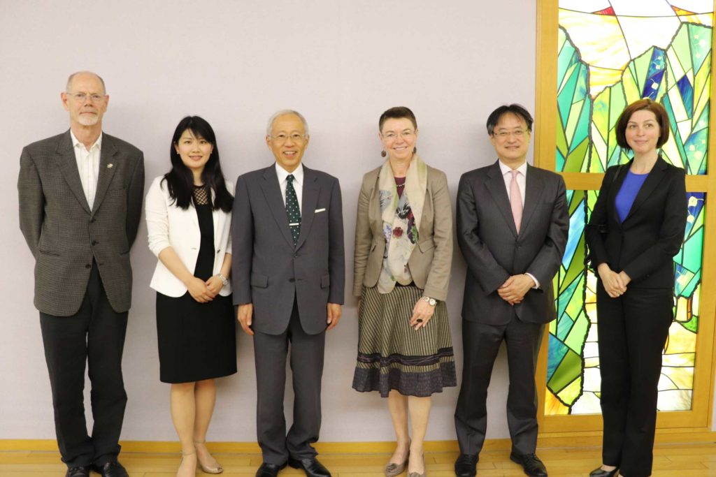 Photograph of representatives from Hokkaido University and the Delegation of the European Union to Japan