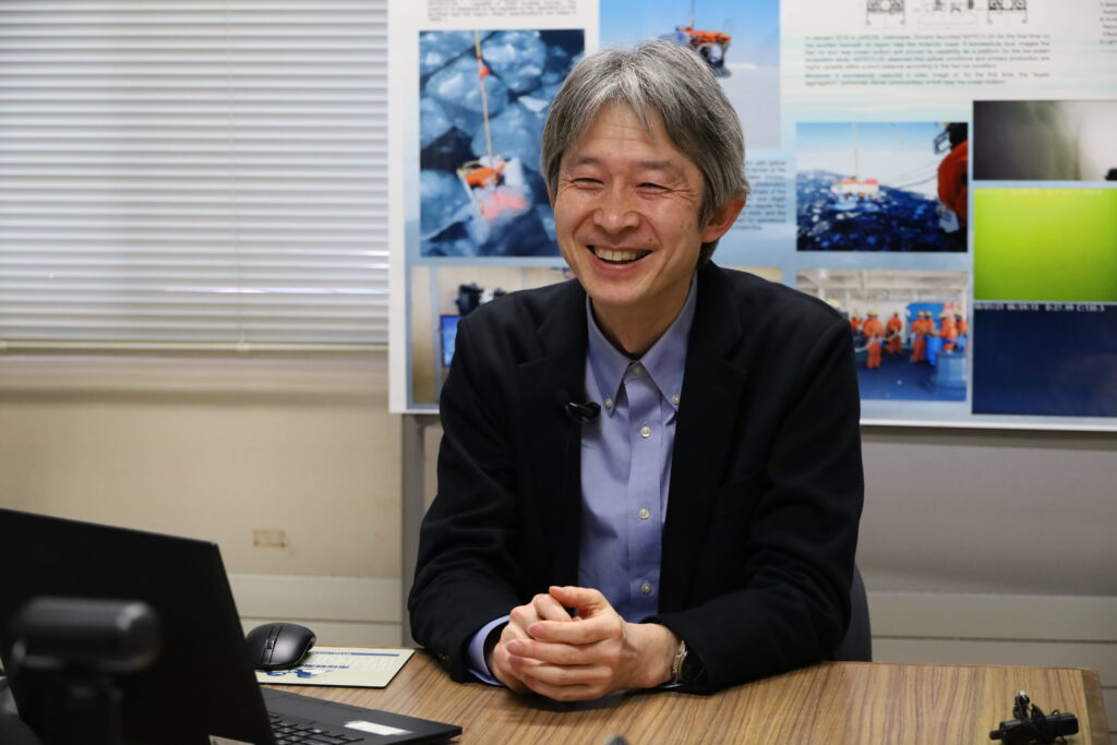 Associate Professor Shigeru Aoki of the Institute of Low Temperature Science, Hokkaido University. Photo by Yu Kikuchi.
