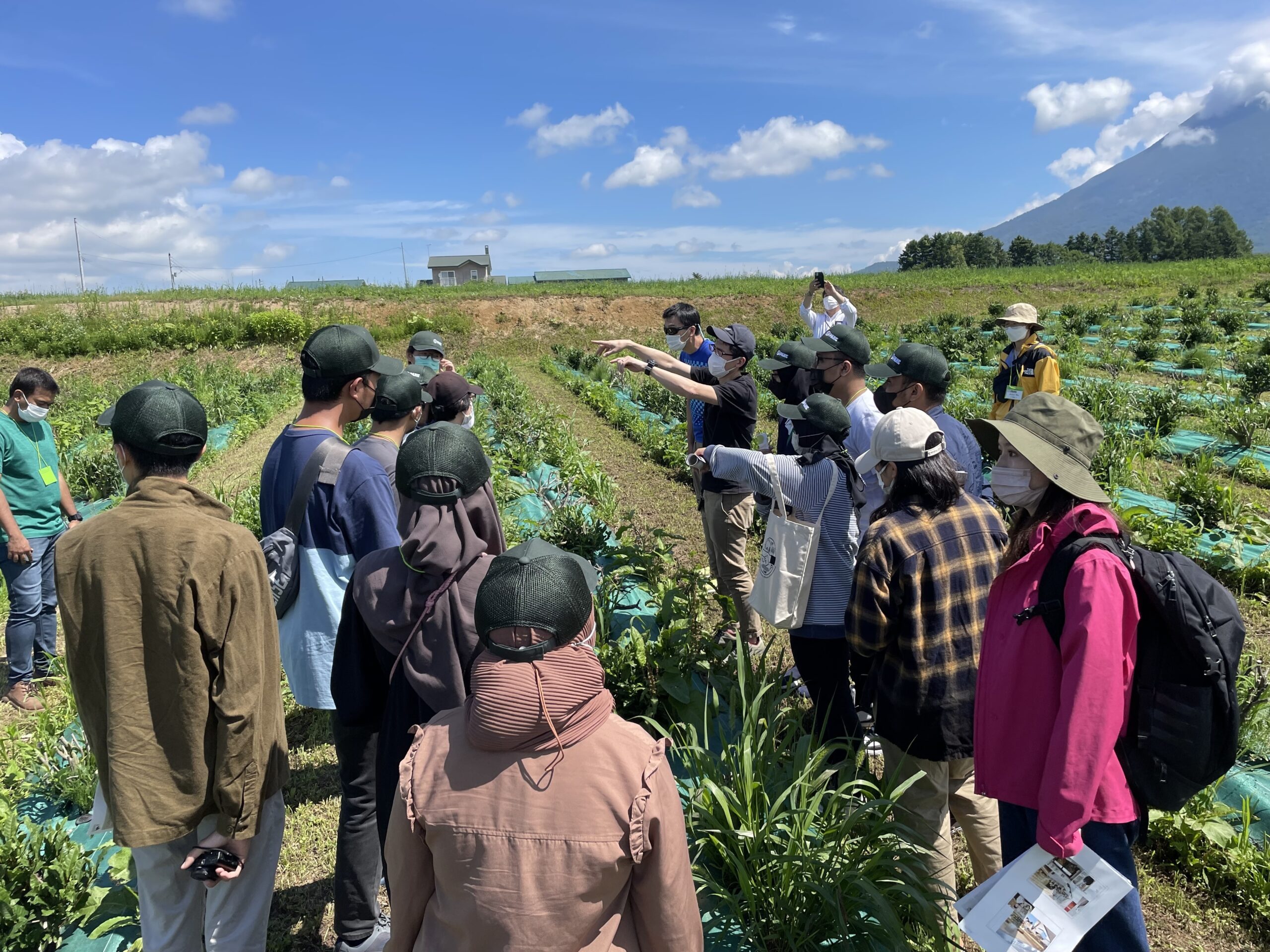 Fieldwork during the Populations-Activities-Resources-Environments Chain in Asian Countries and Japan (PARE) program (Photo: OGGs Central Office).