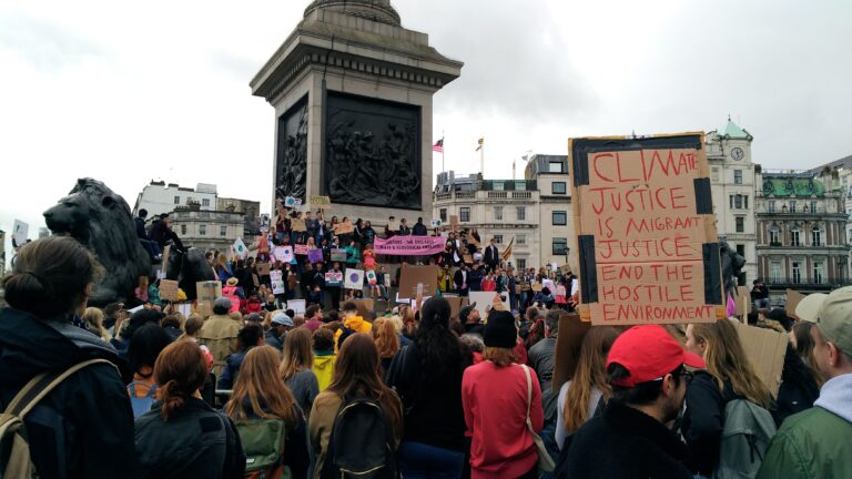 Climate strike youths gathered in Trafalgar Square, Westminster, UK (Photo by Naoyuki Mikami, 2019)