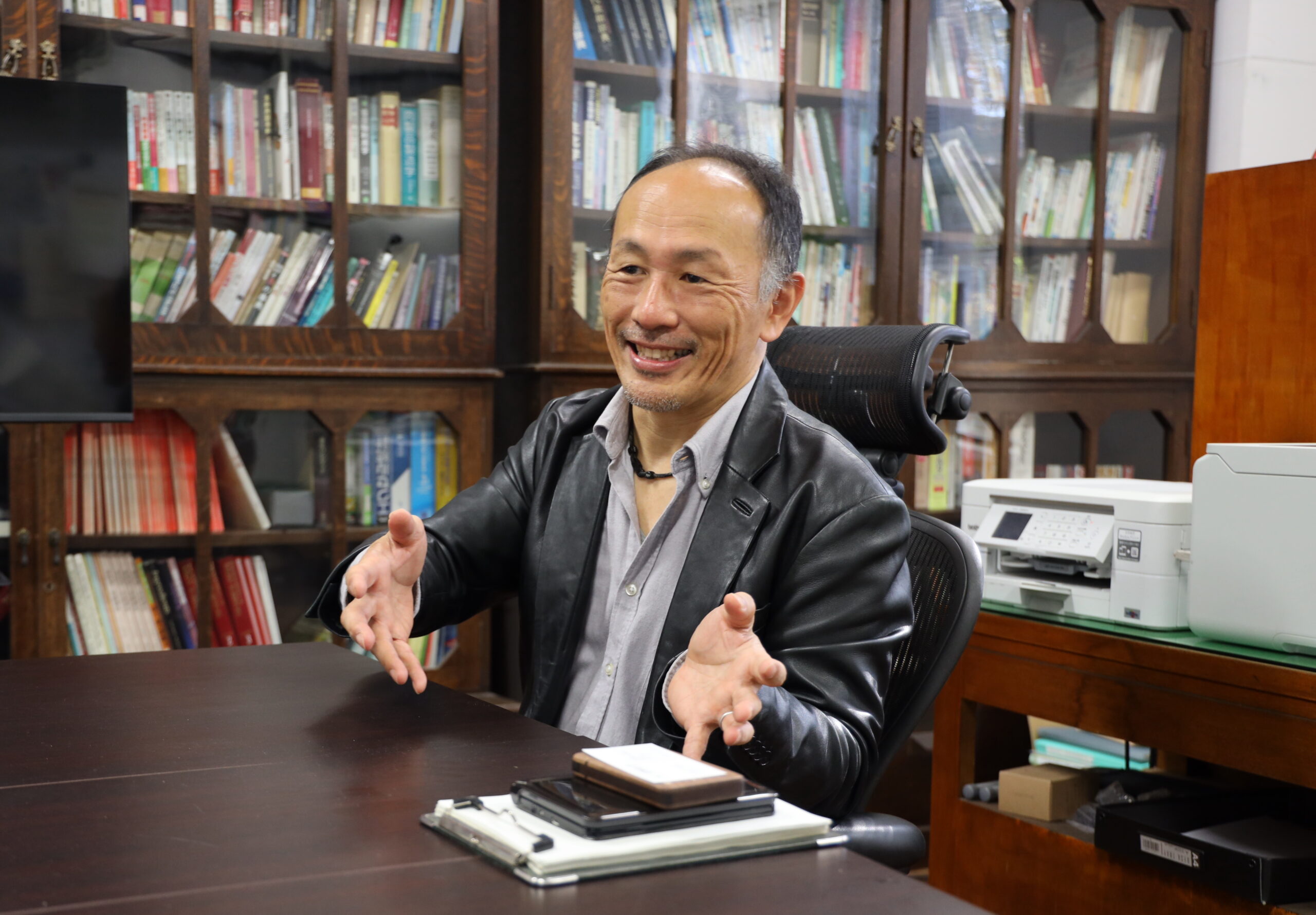 Associate Professor Jun-ichi Wakamatsu, Research Faculty of Agriculture, talking about his research. (Photo: Yuka Saito)